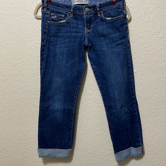Hollister Denim - Hollister Women’s Social Stretch Blue Denim Capris. Very Good Condition. Size 5.